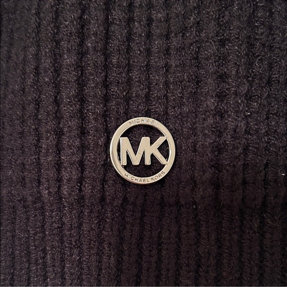 🪷 NWT Michael Kors Black Knit Beanie - Picture 2 of 3